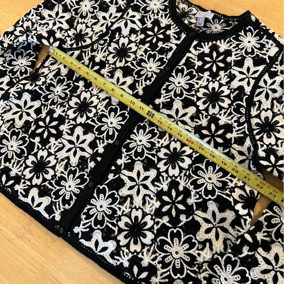 Susan Graver Black and Cream Floral Cardigan crochet - Picture 4 of 8